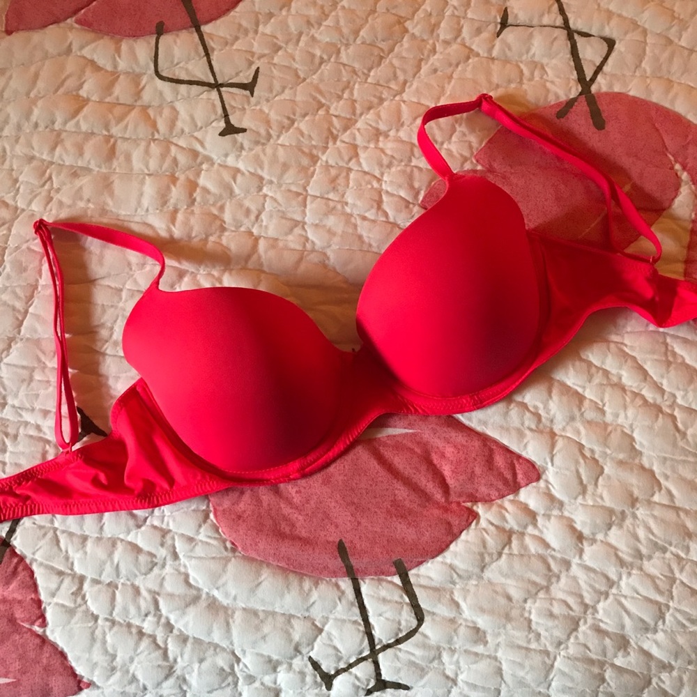 Victoria’s Secret PINK bra